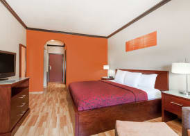 Days Inn & Suites by Wyndham Marquez 5