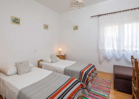 Apartments near beach Babic 5