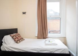 Pebbles guest house 4