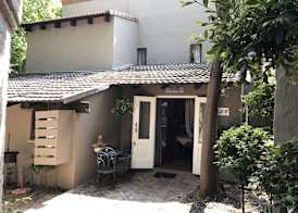 Waterhouse Guest Lodge - Indus Street 5