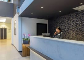 Oaks Wellington Hotel 2