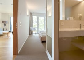 Newstar Hotel (Free Parking) 5