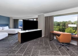 DoubleTree by Hilton Tulsa at Warren Place 5