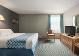 Travelodge by Wyndham Edmonton Airport 5