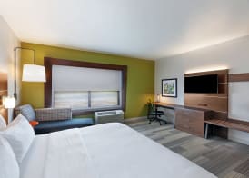 Holiday Inn Express & Suites CHANUTE 3