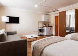Warm Apartments in Queensway 3