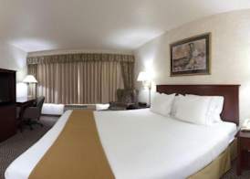 Holiday Inn Express & Suites FORT ATKINSON by IHG 4