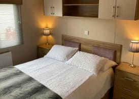 Luxury 2 Bedroom Holiday Home on Beachside Park 3