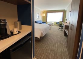 Holiday Inn Express & Suites AURORA by IHG 5
