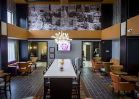 Hampton Inn & Suites Lansing West 2