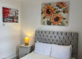 Impeccable 2-bed Apartment in Central London 4