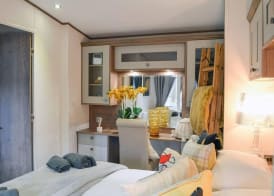 Boutique lodge with hot tub sleeps 6 3