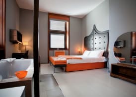 Orange Hotel 2