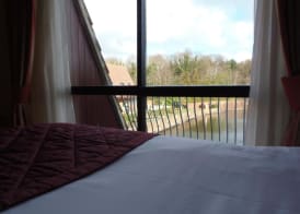 Lakeside International Hotel 4