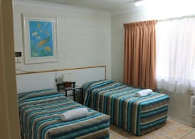 Oasis Inn Apartments 4