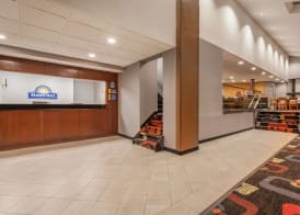 Days Inn by Wyndham Woodbury Long Island 2