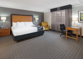 Super 8 by Wyndham The Woodlands North 4