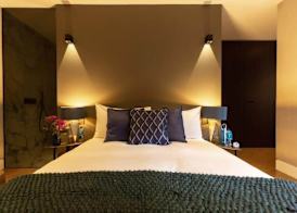 Sleek Soho Apartment - King bed - AC - Sleeps 4 2