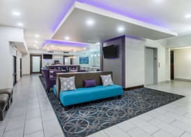 La Quinta Inn & Suites by Wyndham Fairborn Wright-Patterson 4