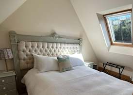 1 Bed Suite - Sleeps 2, Patio, Parking & Wifi 4