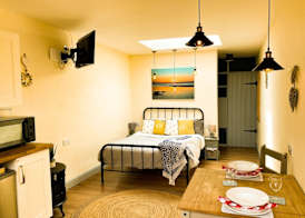 Hunstanton Beachside Glamping - Shepherd Huts & Bell Tents Dog Friendly 3