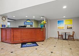 Days Inn by Wyndham Utica 3