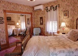 The Queen, A Victorian Bed & Breakfast 2