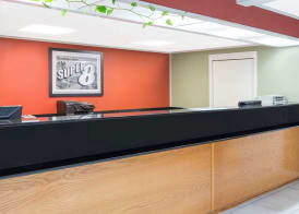 Super 8 by Wyndham Dothan 2