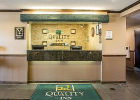 Quality Inn Elgin I-90 4
