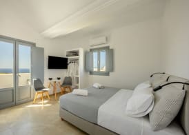 Nastram Suites Oia 4