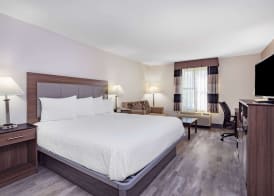 Ramada by Wyndham Hendersonville 4