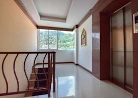 Sira Boutique, Patong 4