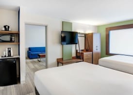 Holiday Inn Express & Suites WOODBRIDGE by IHG 3