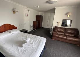 The Bruce Hotel 5