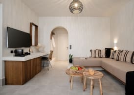 Polis of Naxos Stylish Suites 3