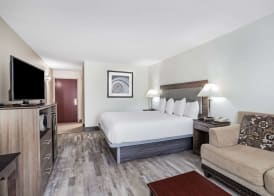 Ramada by Wyndham Hendersonville 5