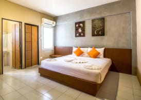 B2 Santitham (Wat Jed Yod) Boutique & Budget Hotel 5