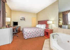 Howard Johnson by Wyndham Toronto Downtown West 4