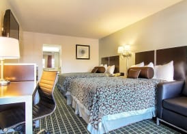 Days Inn by Wyndham Market Center Dallas Love Field 5