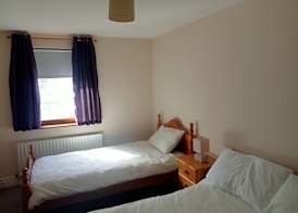 Central 2-Bed Apt Sleeps 5 above Great Derry Pub 2