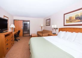 Ramada by Wyndham Des Moines Tropics Resort & Conference Ctr 5