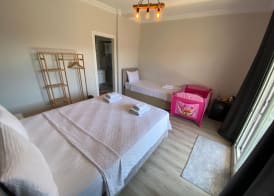 Airport Guest House 4