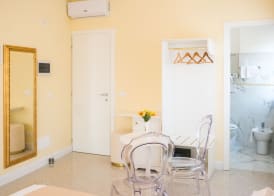 Guest House Train Station Venice - Atika & Atif 3