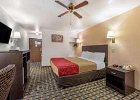 Econo Lodge La Junta 5