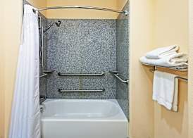 Holiday Inn Express & Suites CLEVELAND by IHG 4