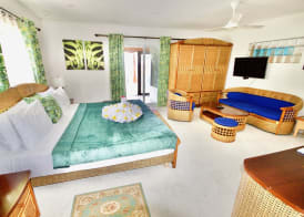 Sea Splash & La Petite Maison 4