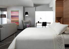 Renaissance Montreal Downtown Hotel 5