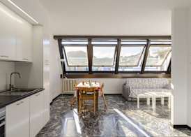 JOIVY Spacious Apt for 6, Near Train Station and Beach 2
