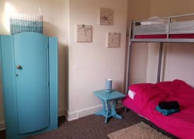 House - Sleeps 4 - Pets Ok - Parking - Garden 3