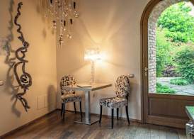 1711 Luxury Guest House 4